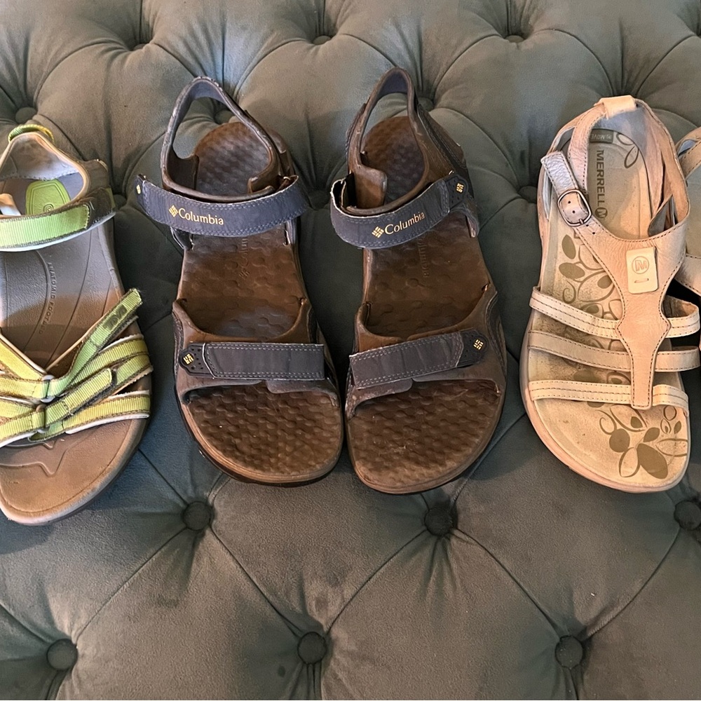 3 pairs of athletic sandals